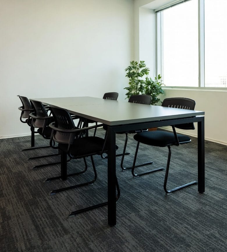 Bàn họp cho văn phòng 20m2 2 Ban hop cho van phong 20m2 1 e1773818017741